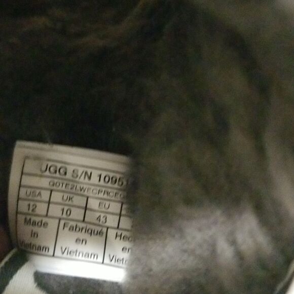 UGG Fluff Yeah Slippers Wmn's size 12, Mens size 10 - Picture 6 of 8